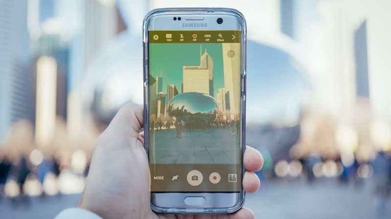 Gặp tình trạng màn hình Samsung bị ám vàng thì phải làm sao?